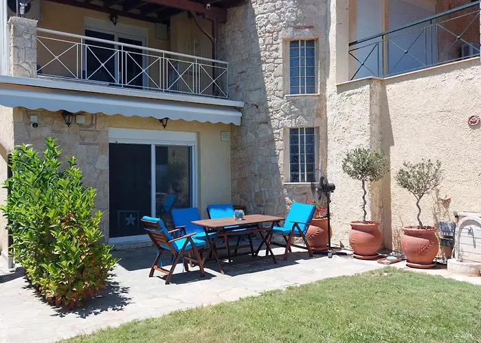 Blue Pastel-Cliffside Villa, Shared Pool, Wild Sandy Beach Nearby