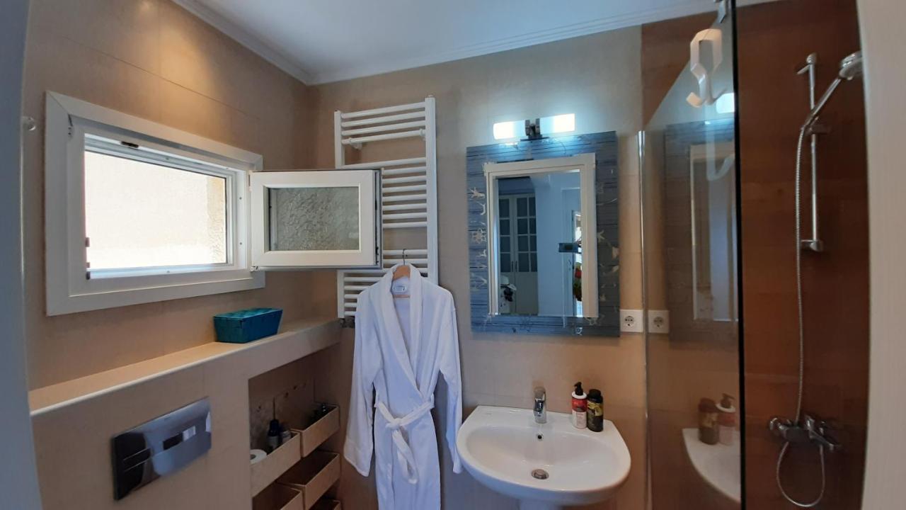 Дом отдыха Blue Pastel-cliffside Villa, Shared Pool, Wild Sandy Nearby