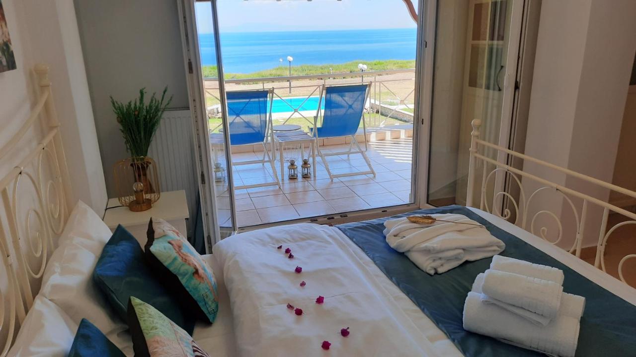 Blue Pastel-cliffside Villa, Shared Pool, Wild Sandy Nearby Неа-Потидеа