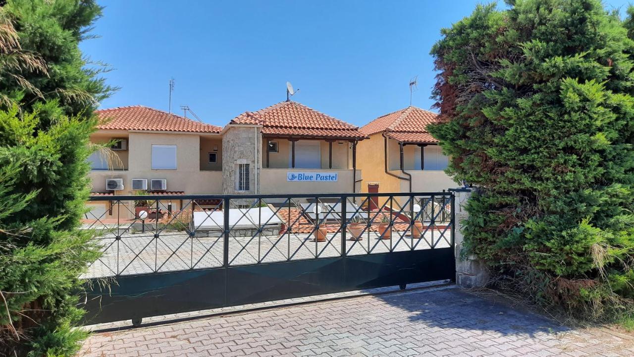 Hébergement de vacances Blue Pastel-cliffside Villa, Shared Pool, Wild Sandy Nearby *