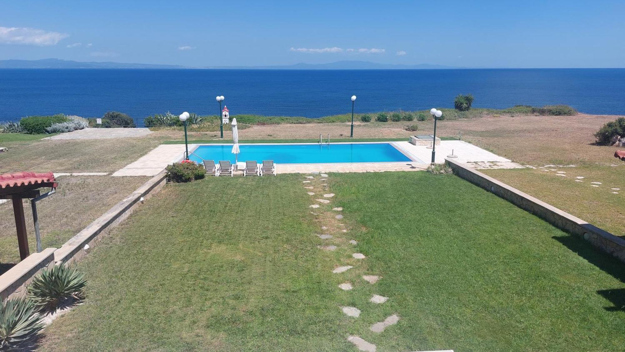 Blue Pastel-cliffside Villa, Shared Pool, Wild Sandy Nearby