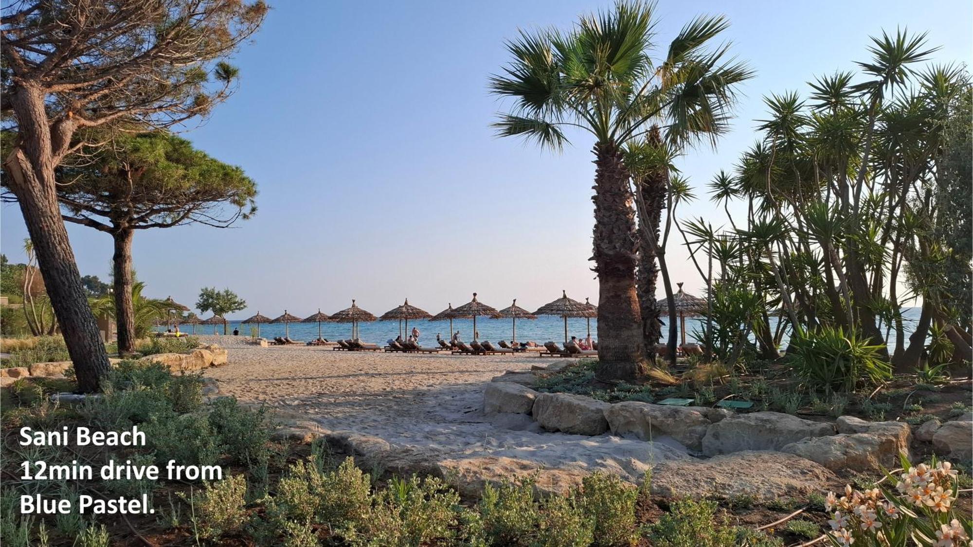 Hébergement de vacances Blue Pastel-cliffside Villa, Shared Pool, Wild Sandy Nearby *