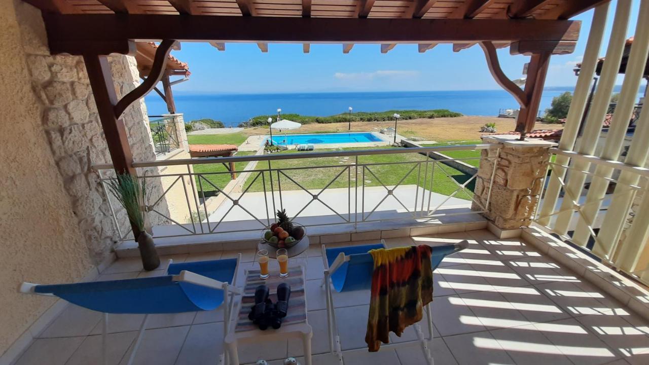 Дом отдыха Blue Pastel-cliffside Villa, Shared Pool, Wild Sandy Nearby